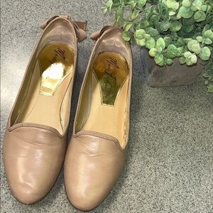 RARE MARC FISHER sz 8.5 Blush pink, lace up/bow design flats